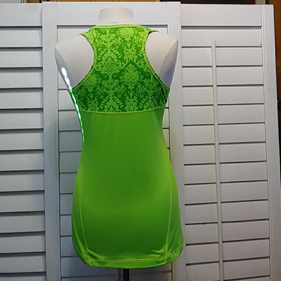 ATHLETA WORK OUT TOP - LIME GREEN SIZE SMALL - Picture 3 of 8